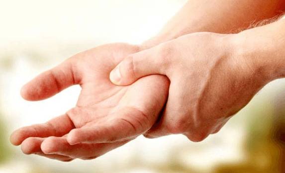 Что болит если руки и ноги сводит голова кружится