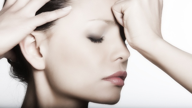 Болит голова глаз щека