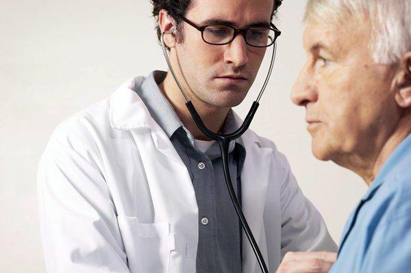 поднялась температура и болит голова