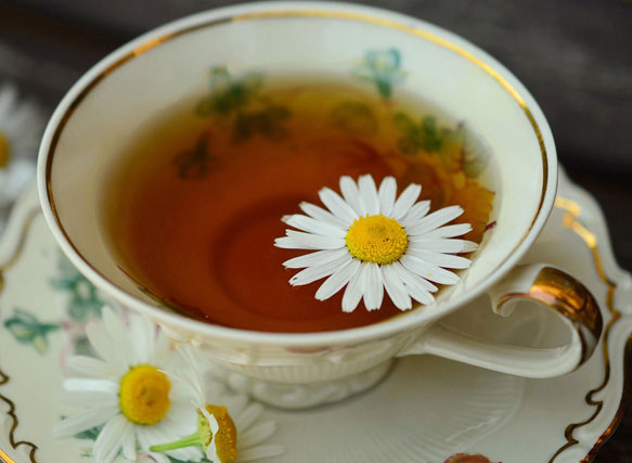 Подташнивает и болит правый висок головы