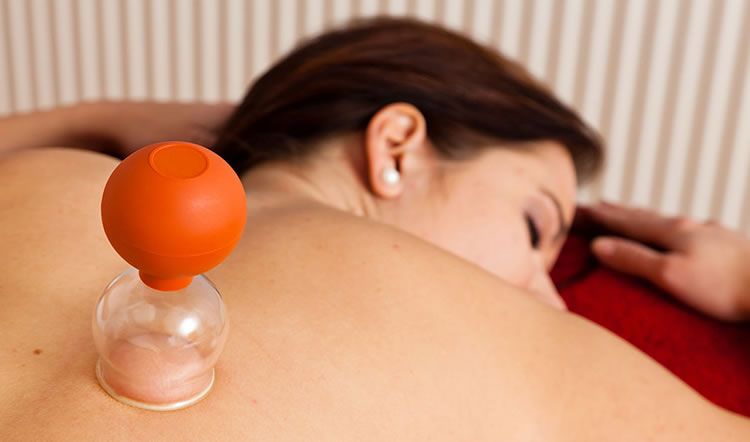 Вакуумный массаж спины