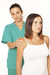 Болит спина в области лопатки отдает в руку