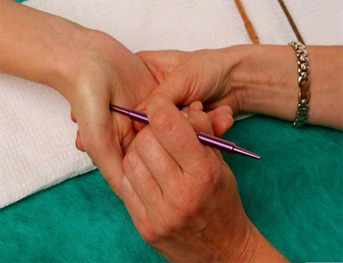 Воздействие на рефлекторную точку на ладони